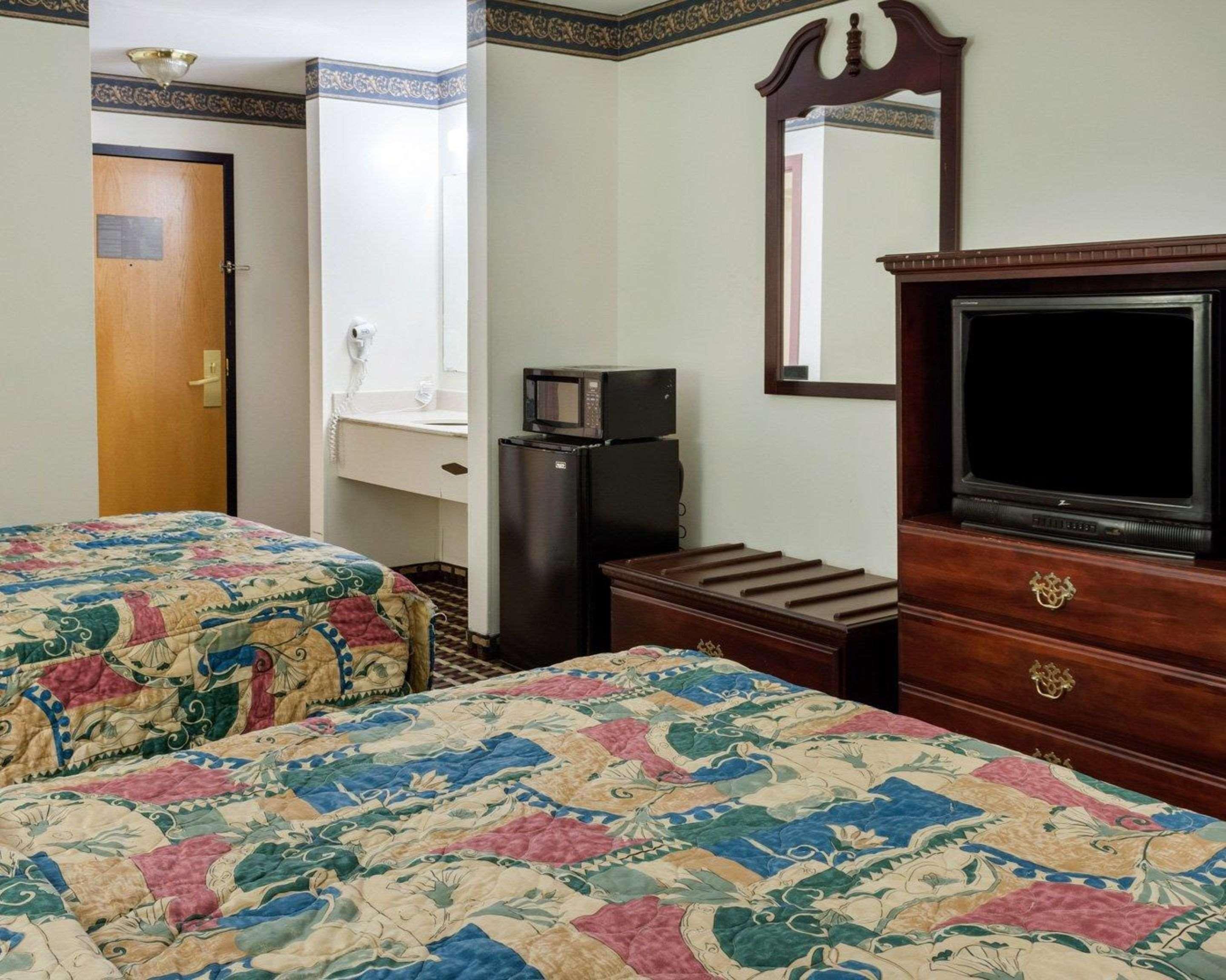 הופוול Econo Lodge Near Fort Gregg-Adams I-295 מראה חיצוני תמונה